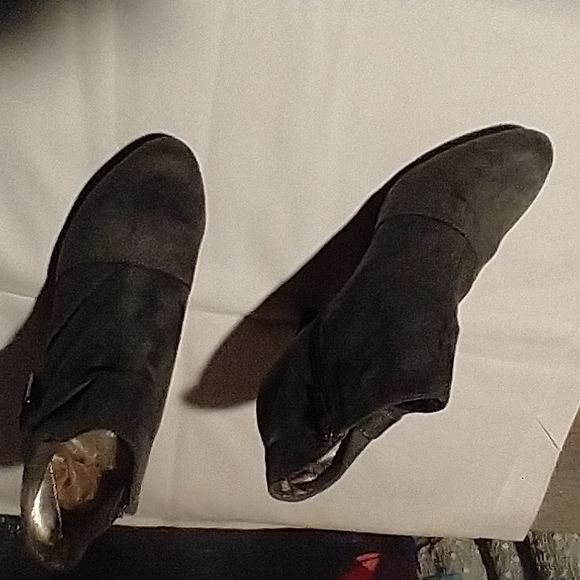 Boots - Picture 2 of 7